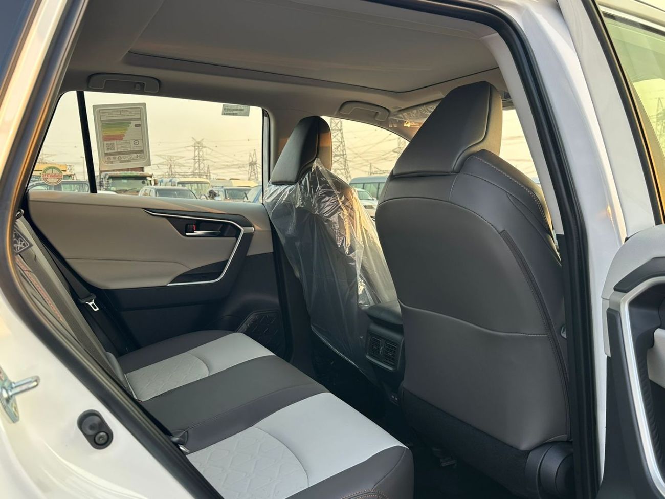 تويوتا راف ٤ 2.5L Adventure, Leather Seat, Panoramic Roof, wireless Charger, Electric Back Door, Model 2025