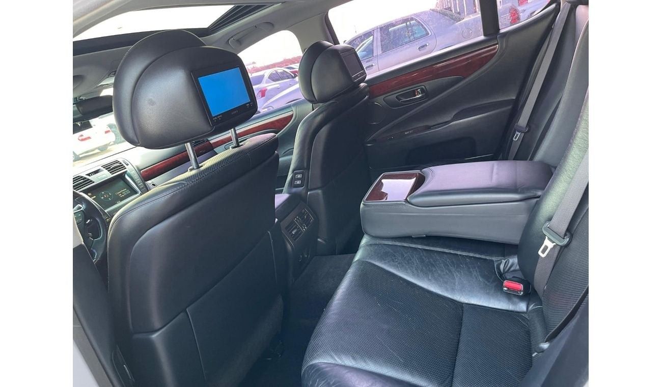 Lexus LS460 4.6L / FULL OPTIONS / HIGHEST SPECS / CLEAN TITLE