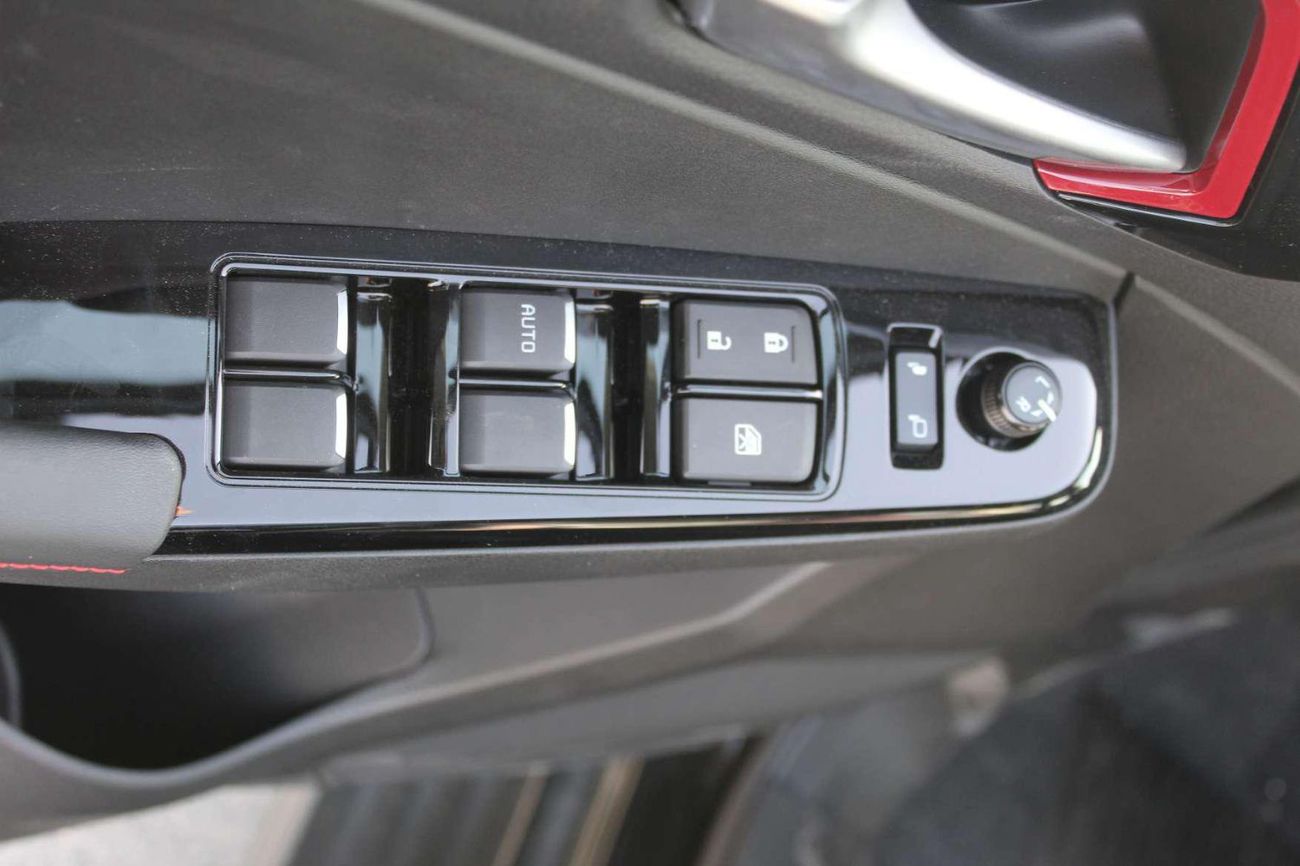 Isuzu DMax 3.0L Crew Cab 4WD LS (A/T) 3.0L DMax GT Crew Cab 4WD LS (A/T)