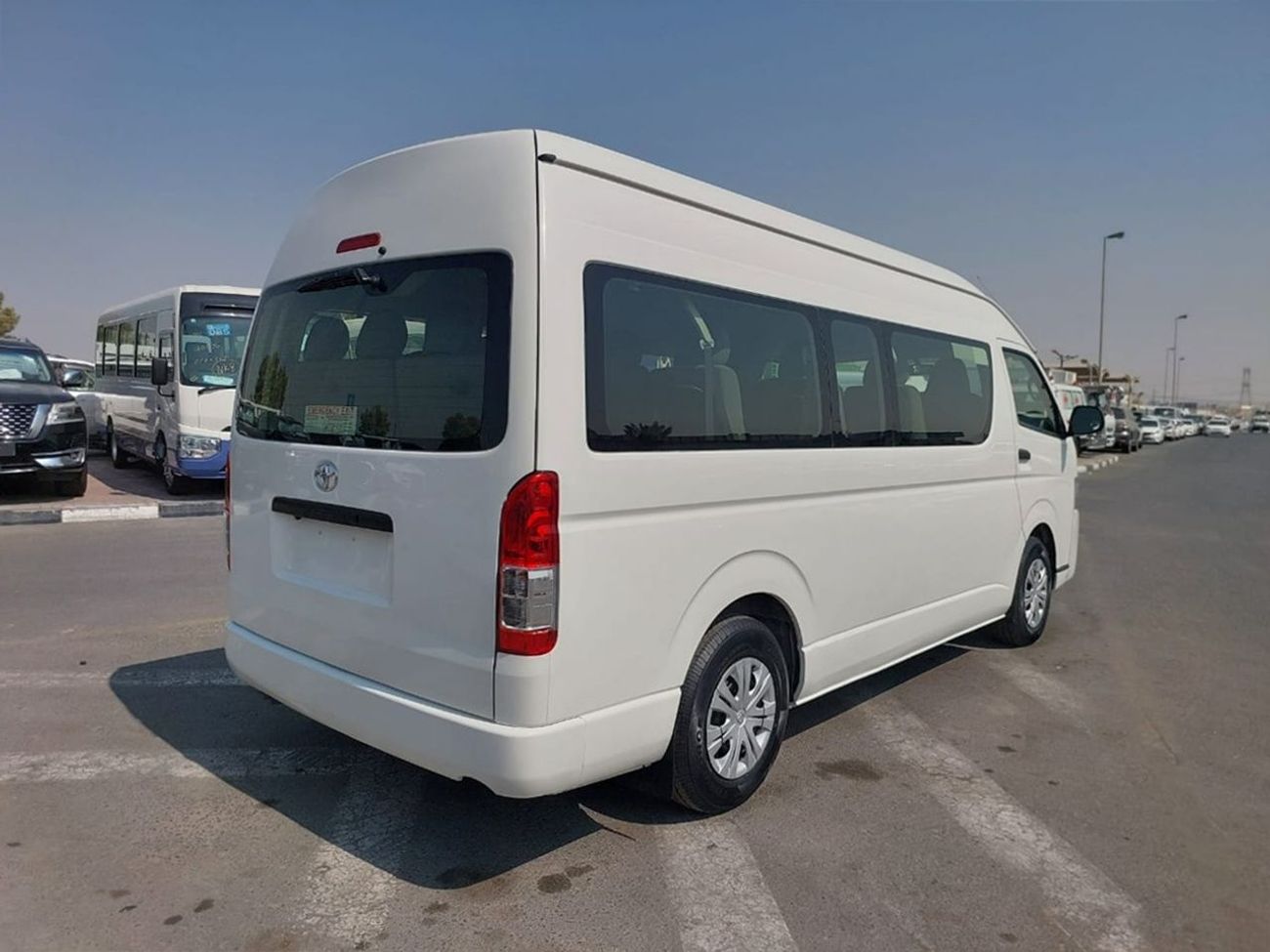 Toyota Hiace TOYOTA HIACE COMMUTER VAN RHD 2017 MODEL 3.0 L DIESEL AUTOMATIC(PM33188)