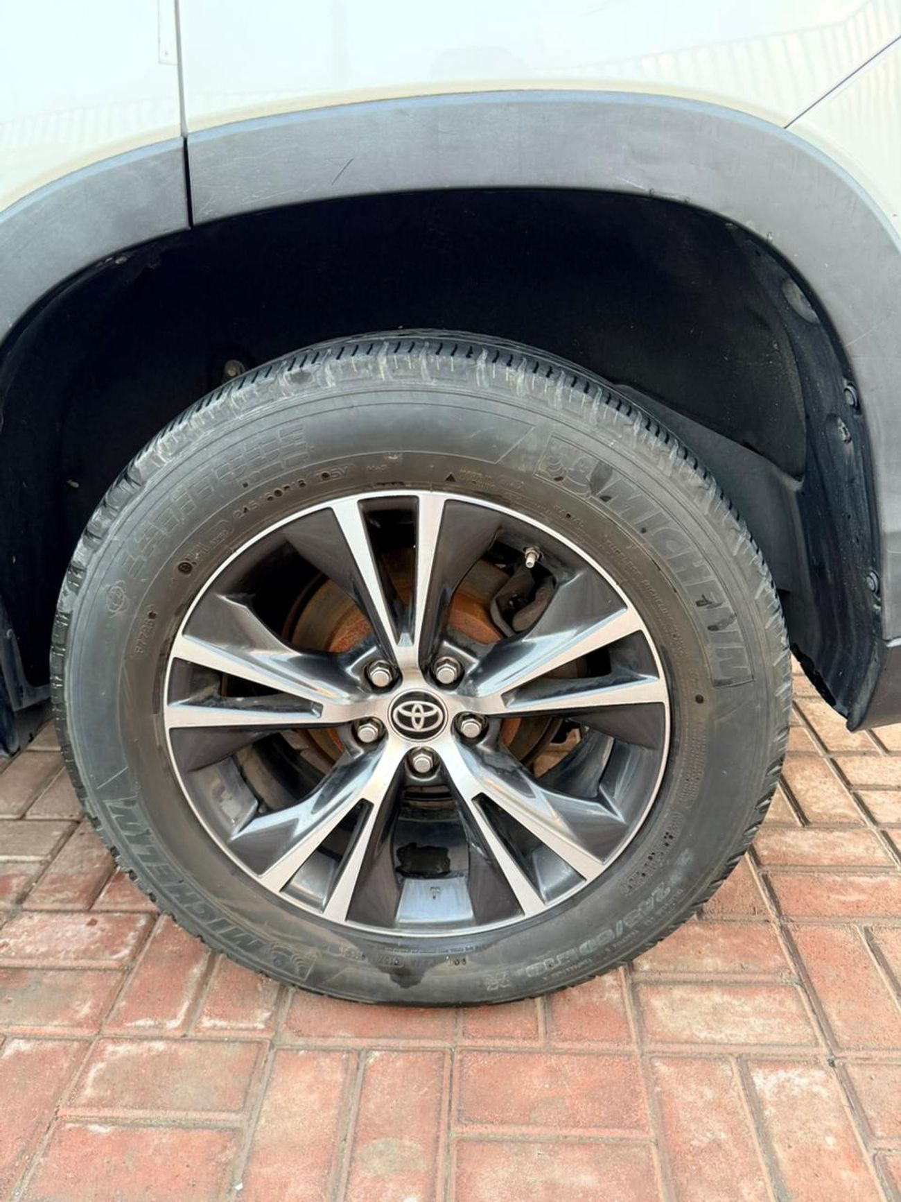 تويوتا هايلاندر 2019 Toyota Highlander LE