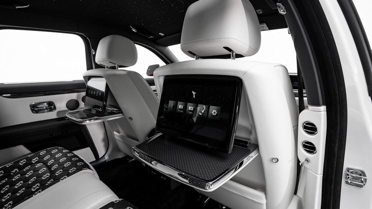 رولز رويس جوست Black Badge - 2026 - GCC - Under Warranty and Service Contract