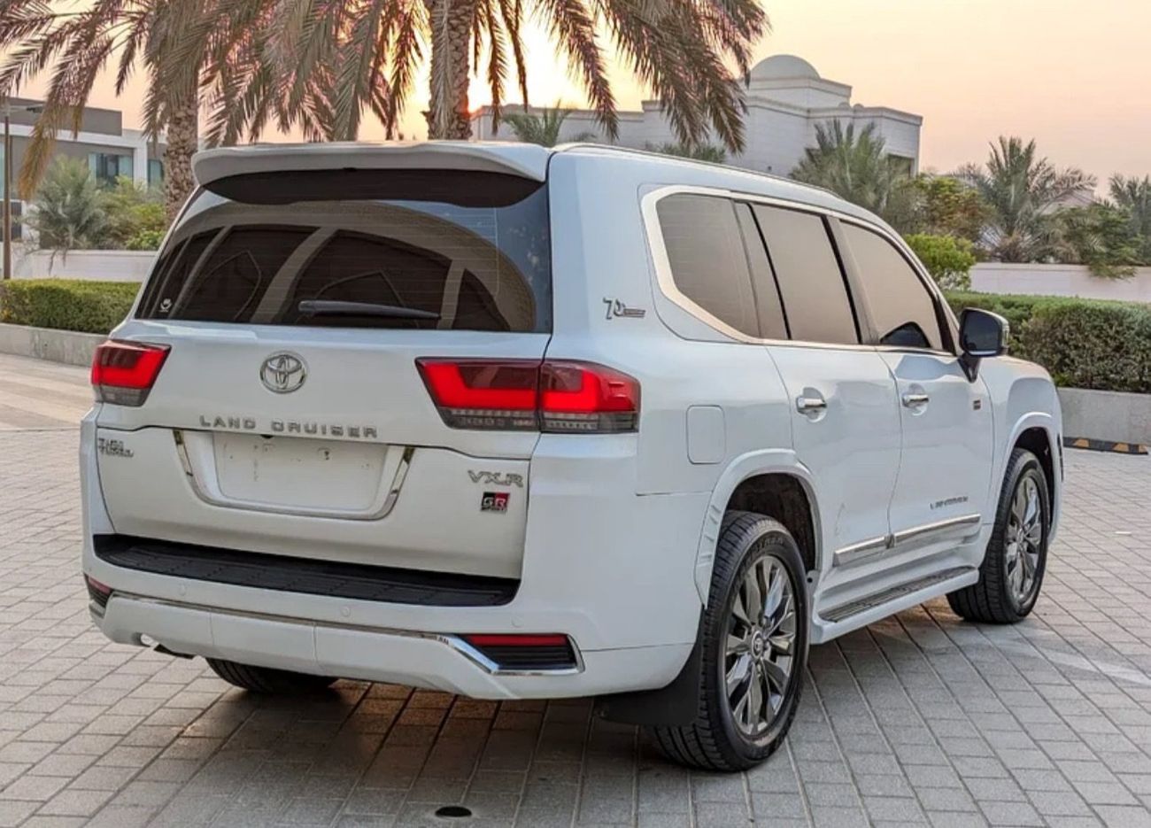 Toyota Land Cruiser 2015 FACELIFTED 2025 WITH INTERIOR AND EXTERIOR V8 FULL OPTION IN EXCELLENT CONDITION