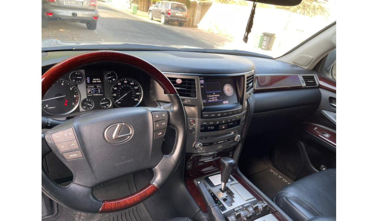 Lexus LX570