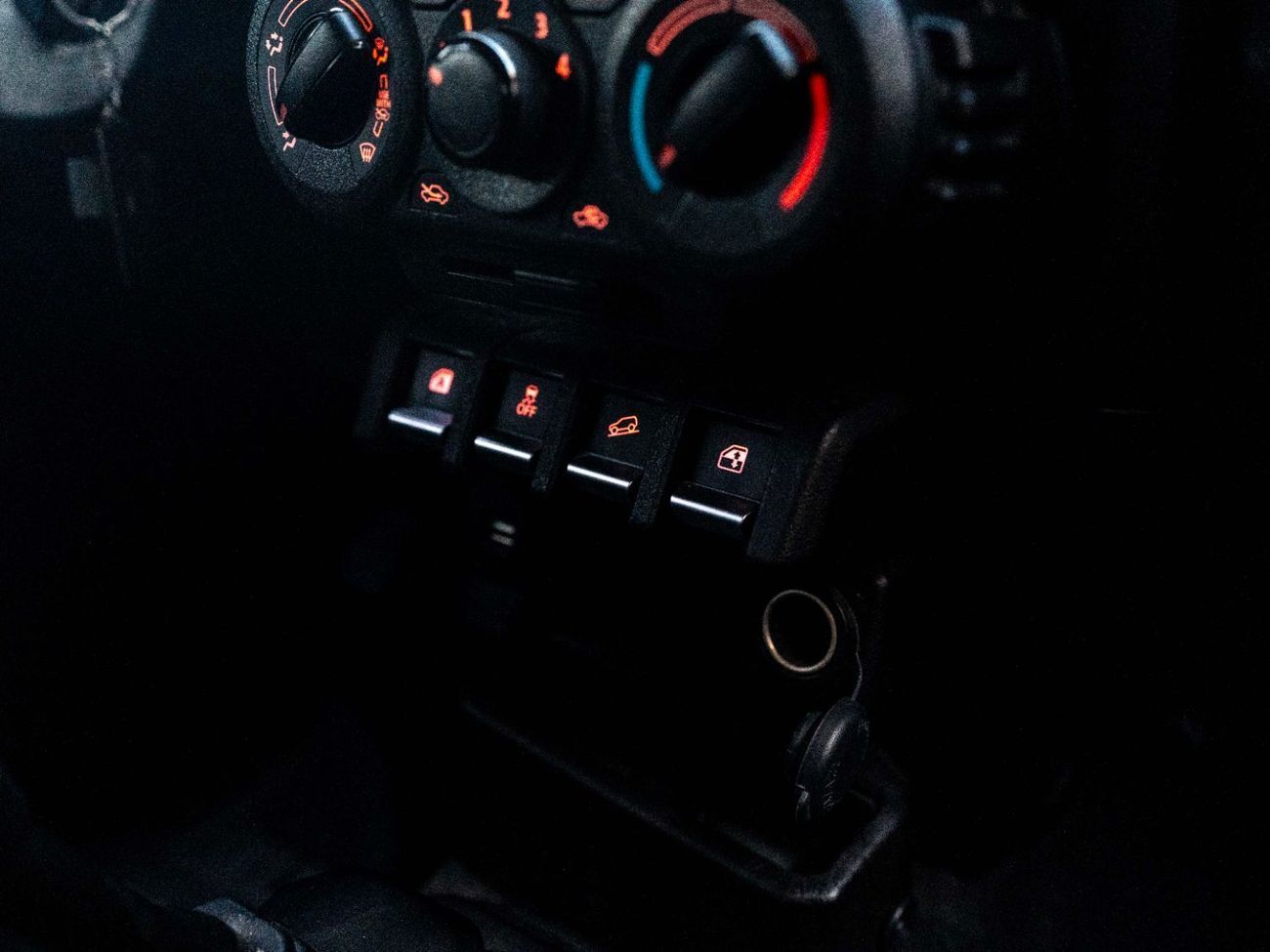 سوزوكي جيمني 1.5L GL (M/T)