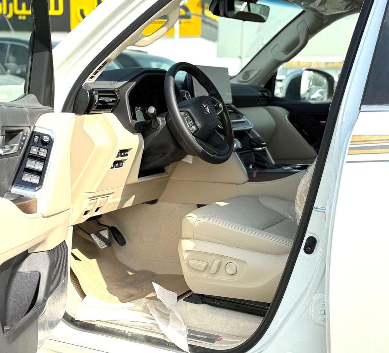 Toyota Land Cruiser VXR 4.0L V6 White 2026 GCC Omani