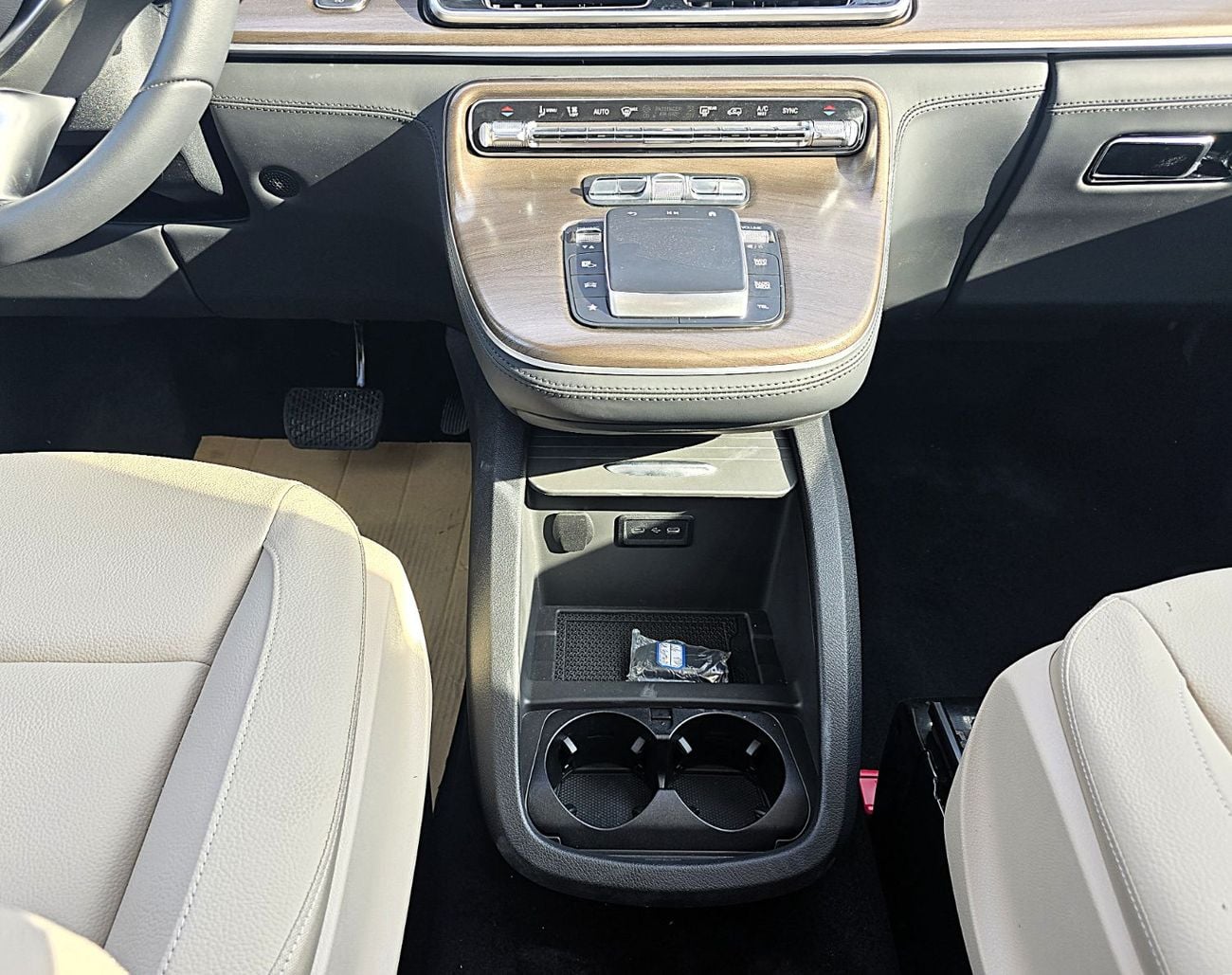 مرسيدس بنز فيتو Mercedes-Benz Vition o Bussines Edit 2.0l 9 Seats black color 2025 model