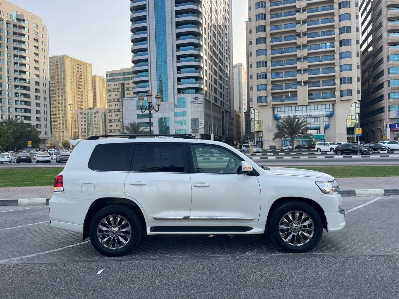 تويوتا لاند كروزر VXR Sahara 2021 Model RHD DIESEL ENGINE FULL OPTION