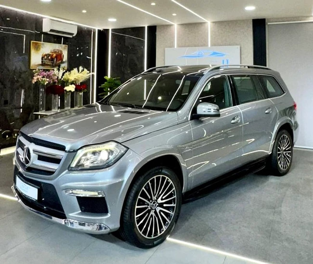 Mercedes-Benz GL 500 BEAUTIFUL MERCEDES GL500 V8 || TOP RANGE || CHASSIS ACCIDENTS FREE || GCC || 7 SEATS