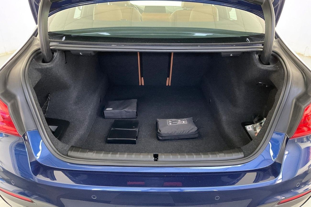 بي أم دبليو 520i M Sport | عرض العيد الحصري | خالية من أضرار الفيضانات