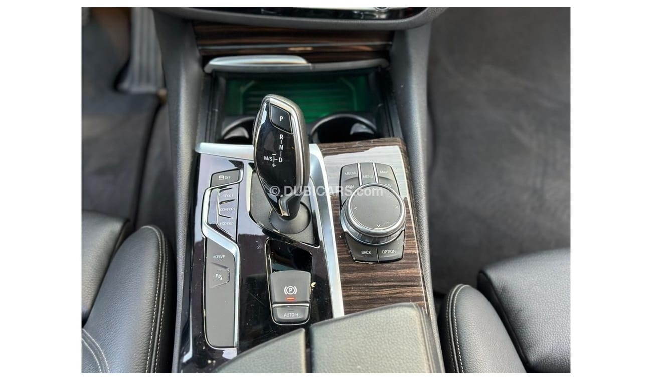 BMW 530i BMW 530e Hybird 2019 US Good Condition // Full Option