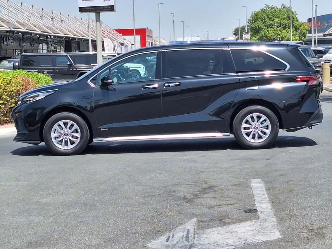 Toyota Granvia TOYOTA GRANVIA 2.5L HYBRID 7 SEATER