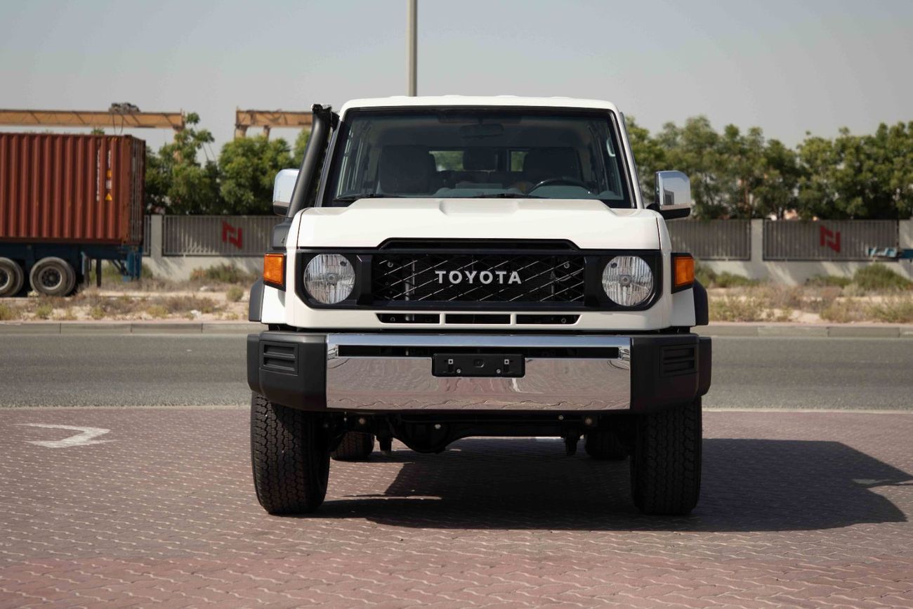 تويوتا لاند كروزر LC76 Hardtop LX 4.0L - Manual - White Inside Bluish Grey | Export Only
