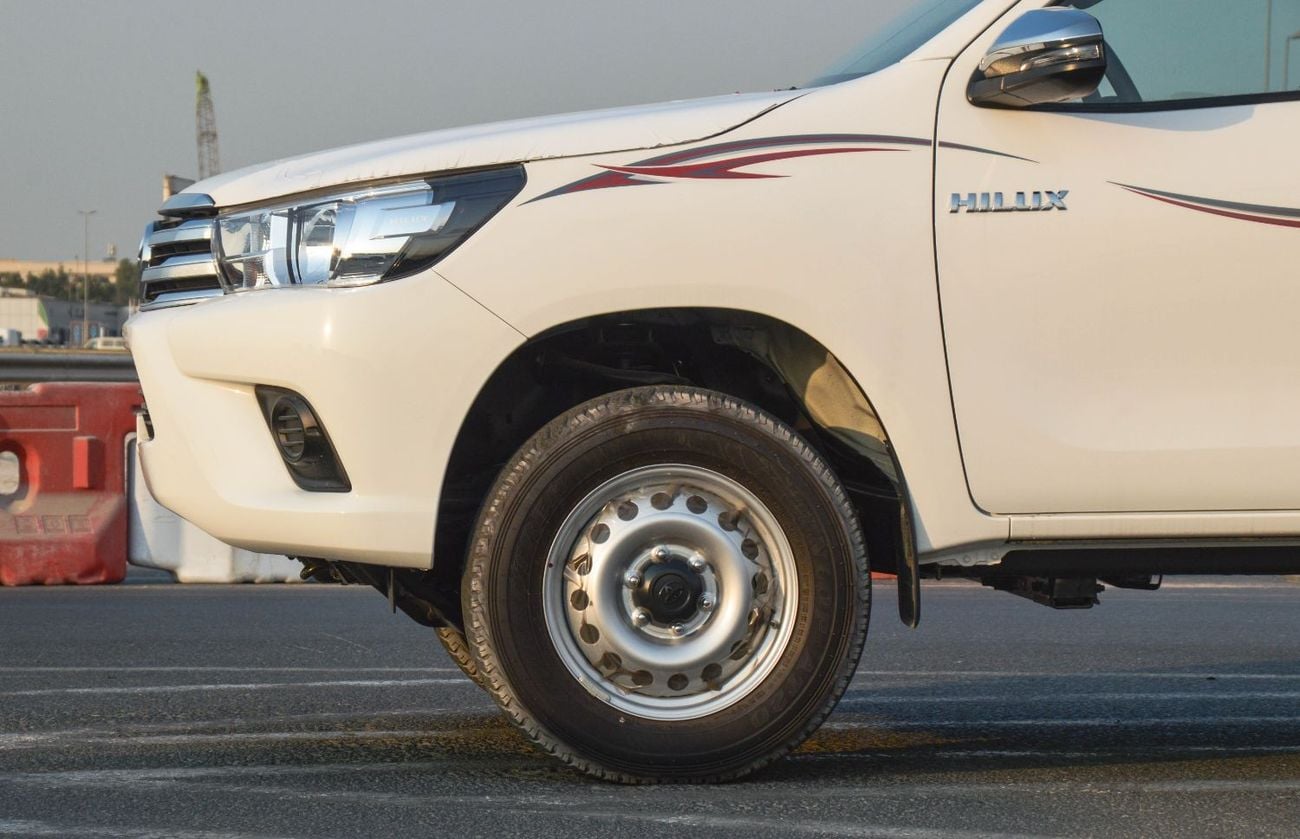 تويوتا هيلوكس 2.7L 4WD PETROL MT SC 2026