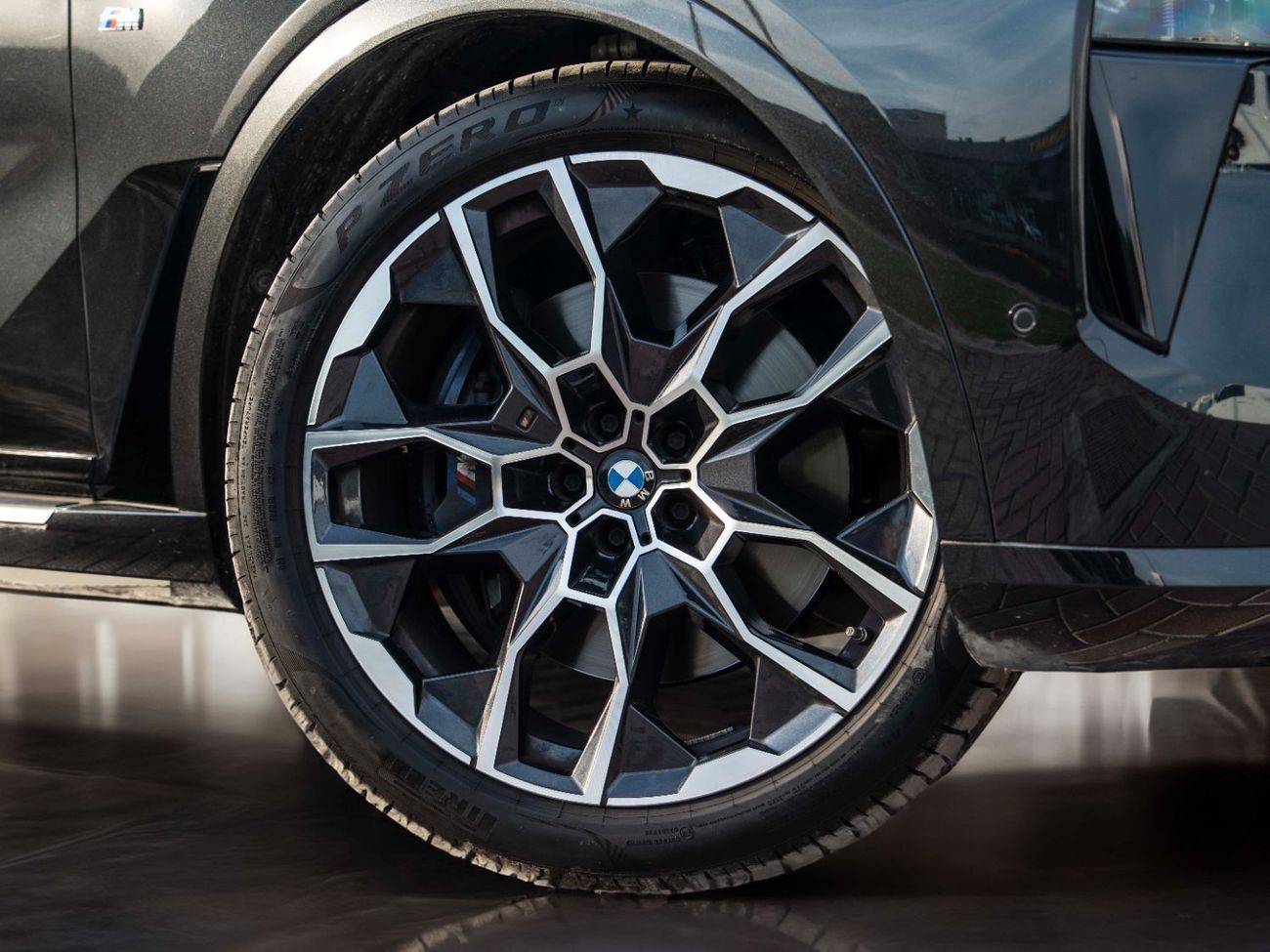 BMW X7 xDrive40i Luxury M Sport Package 3.0L