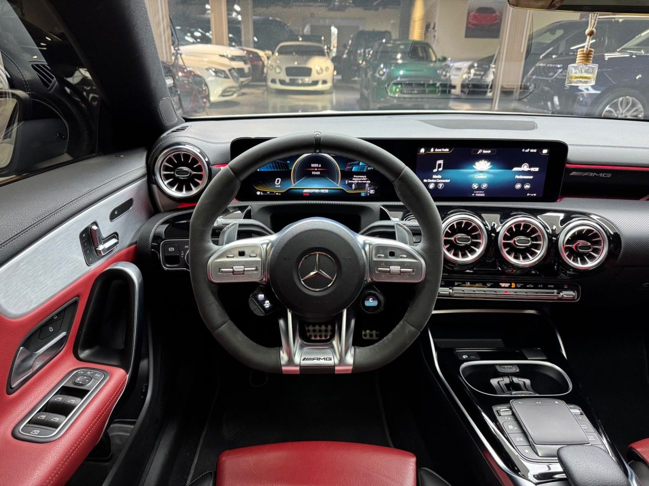 مرسيدس بنز CLA 35 AMG Premium + 2.0L