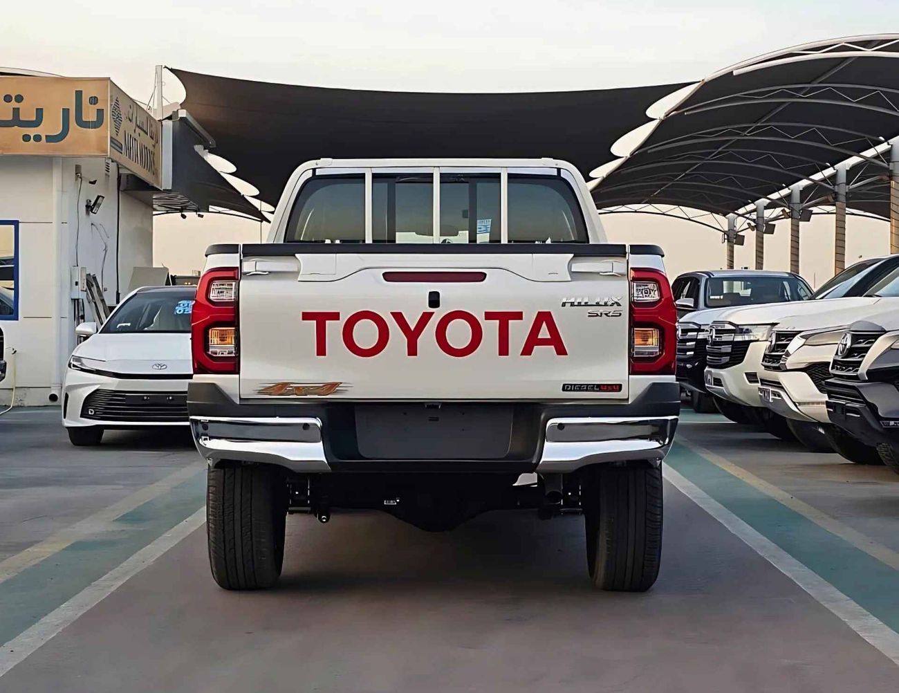Toyota Hilux SR5 FULL OPTION / A/T / 2.4L V4 DIESEL / DVD + CAMERA / WOOD TRIM (CODE # HDAF)