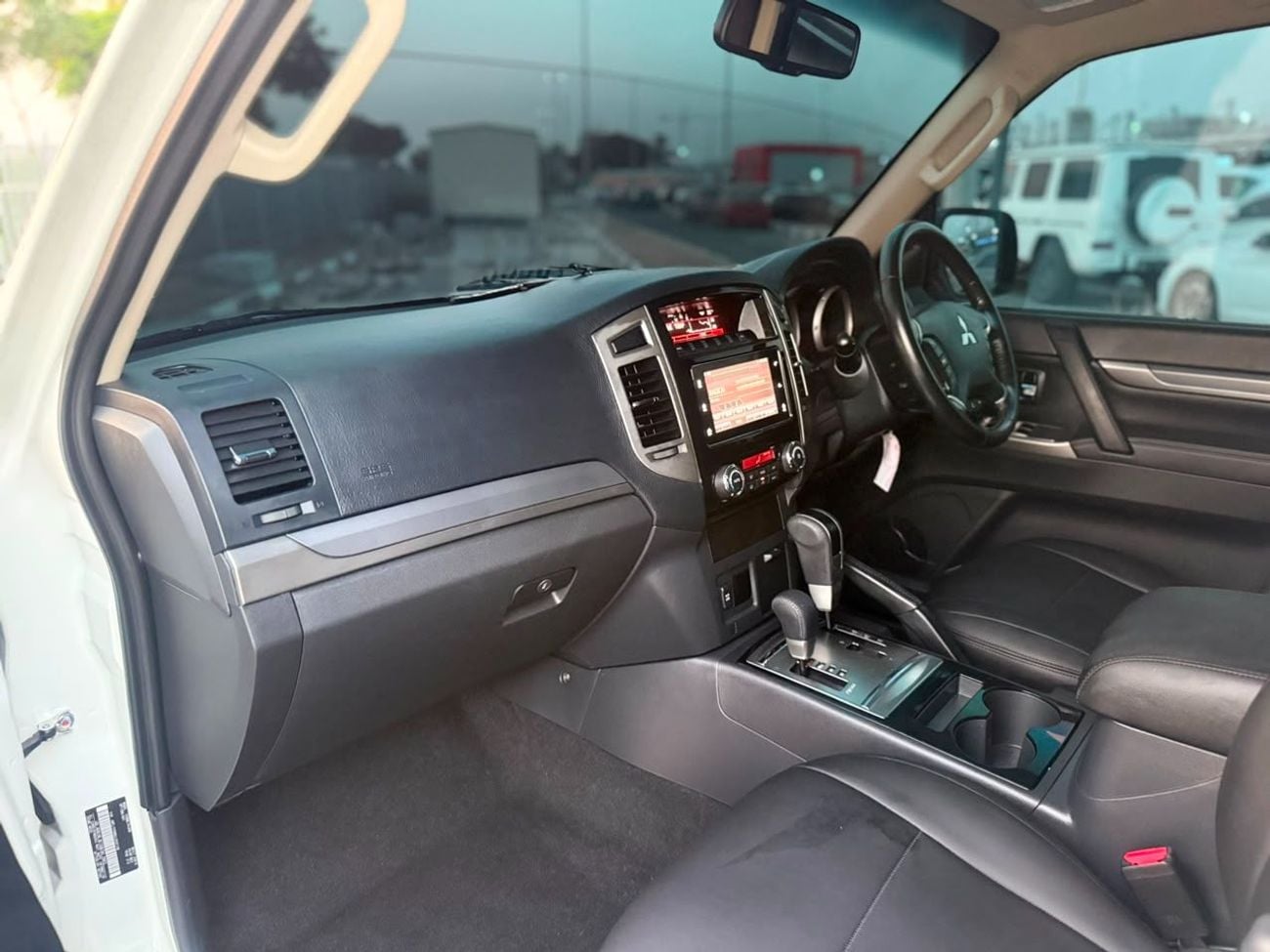 Mitsubishi Pajero 2018 | 3.2L DIESEL | AT | RHD | STEERING CONTROL SWITCHES | TRACTION CONTROL | CRUISE CONTROL