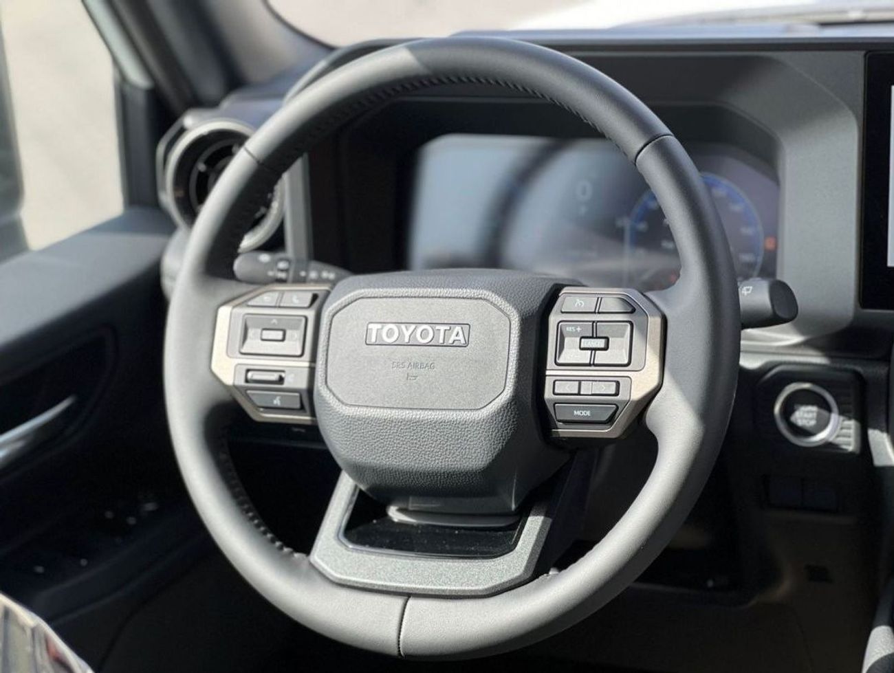 تويوتا برادو 2.4L PETROL FULL OPTION 2024