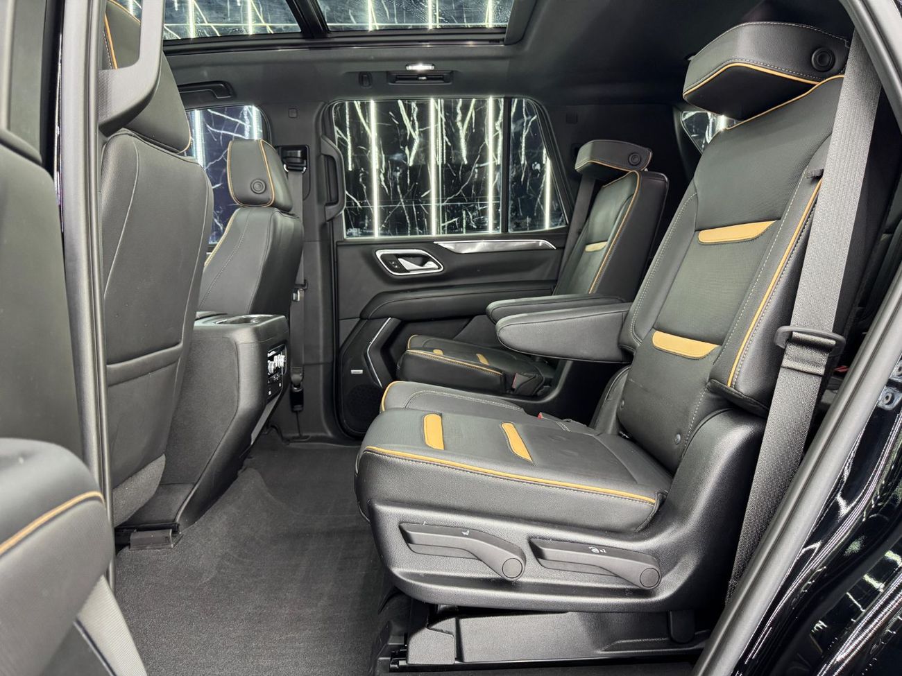 GMC Yukon 5.3 V8 AT4 (AWD) 2022 GMC Yukon, Warranty, VIP Seats, 7 Seater, Excellent Condition, 355HP