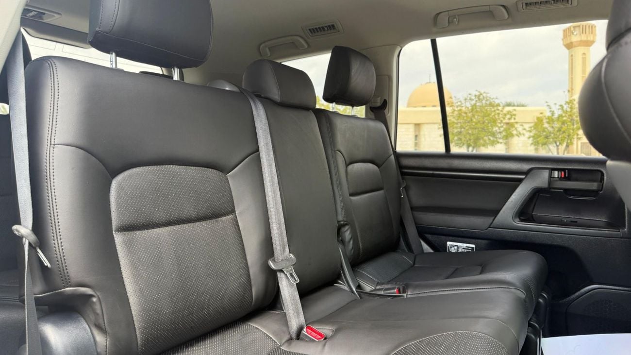 تويوتا لاند كروزر Toyota Landcruiser 2016 RHD white colour,diesel engine Australian specs