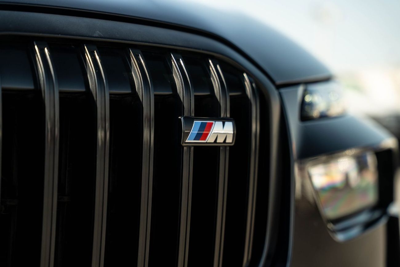 بي أم دبليو X7 xDriveM60i (6 Seats)