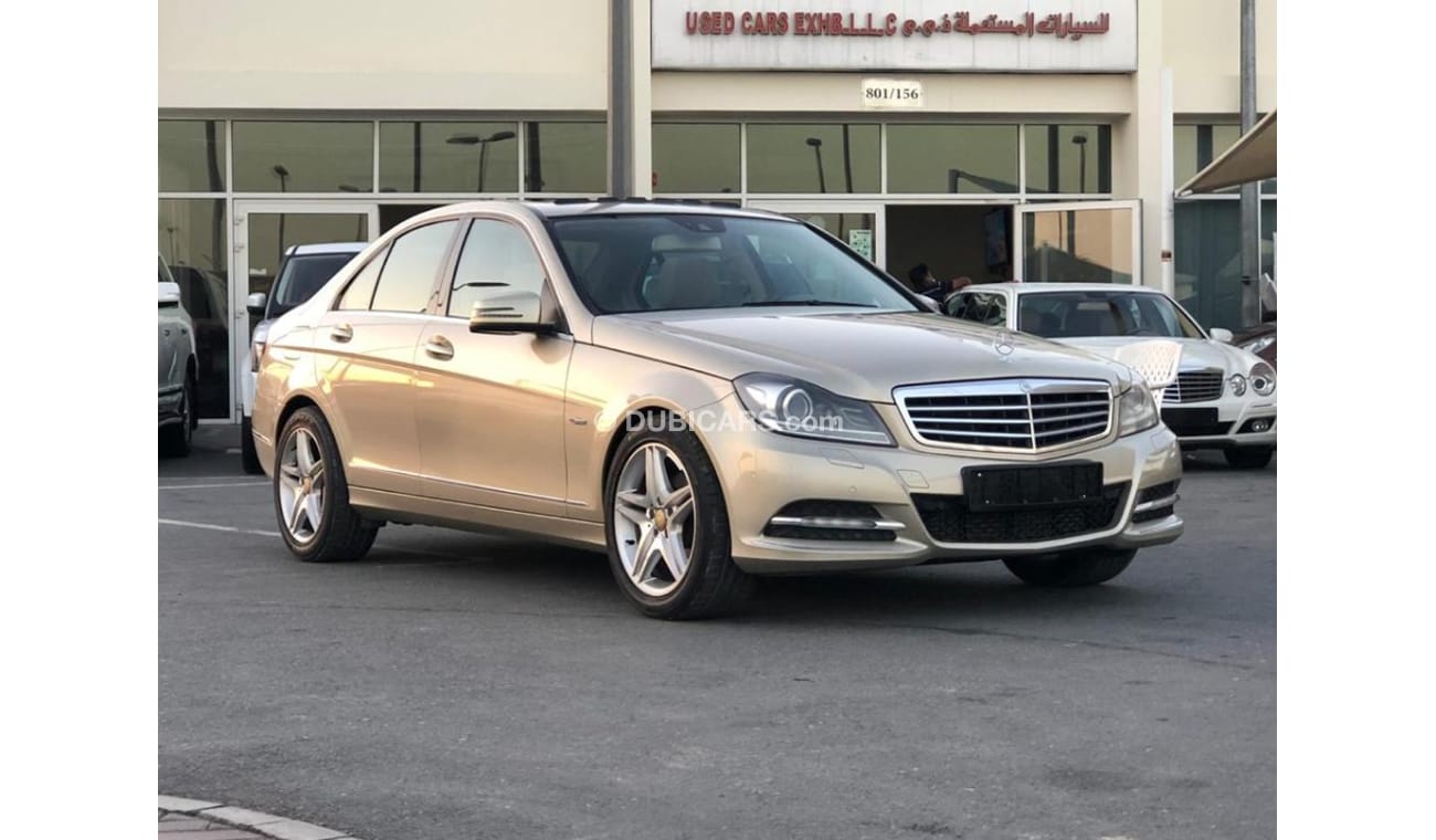 مرسيدس بنز C 200 موديل 2012 خليجي فل مواصفات كراسي جلد ومثبت سرعه وتحكم كهربي كامل ونظام صوت ممتاز وكاميرا خلفيه ومدخ
