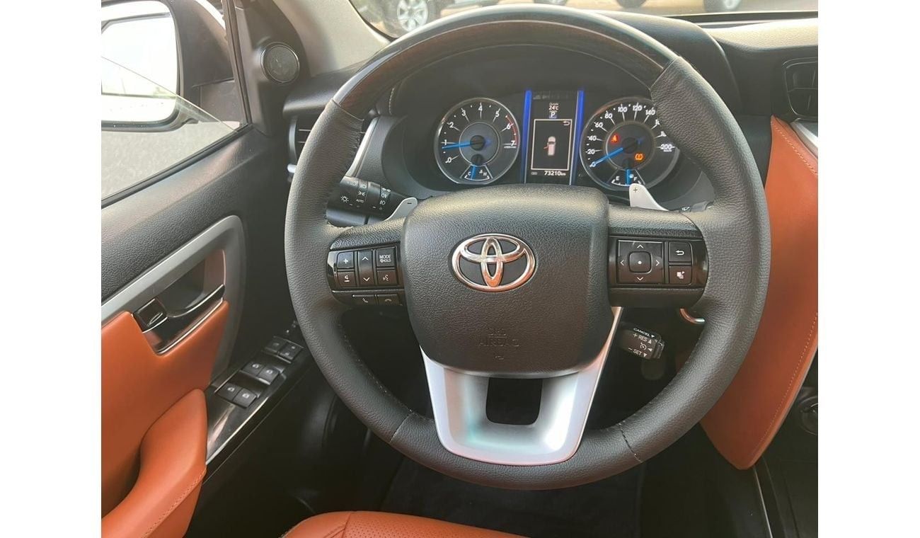 Toyota Fortuner 2017 TOYOTA FORTUNER GXR V6 4X4  FULL OPTION - PUSH START - LEATHER SEATS - REAR CAM - STEERING GEAR