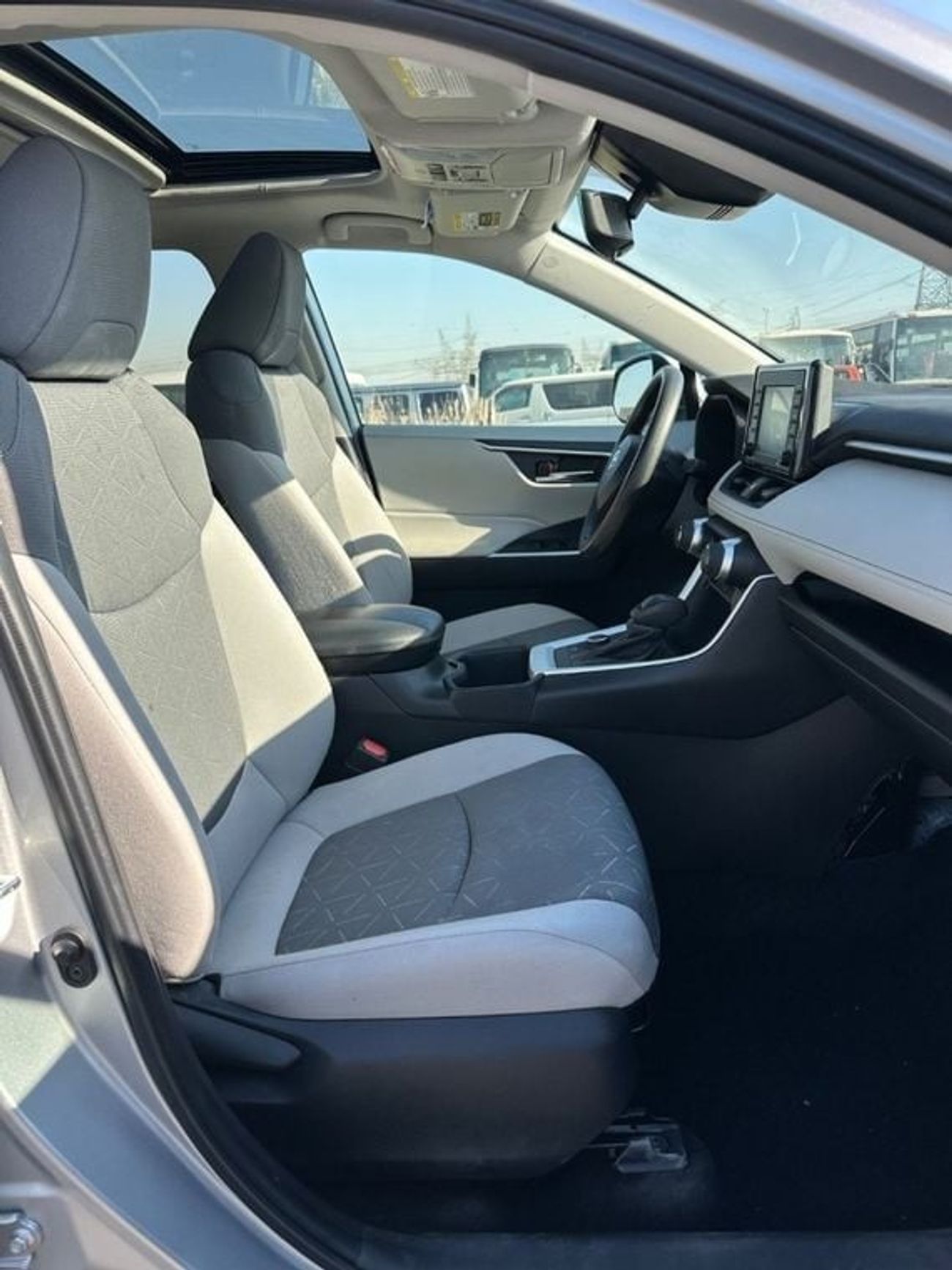 Toyota RAV4 Hybrid XLE 2.5L full option