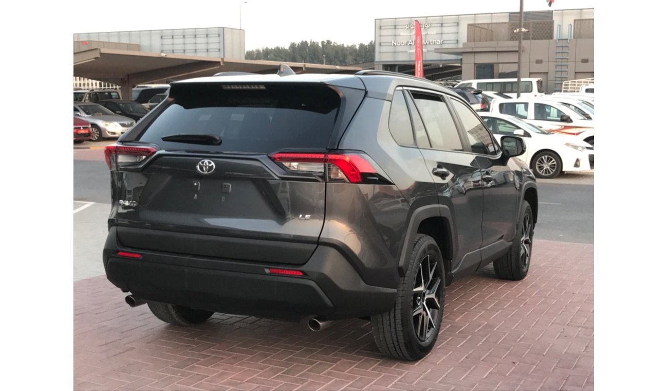 Toyota RAV4 LE