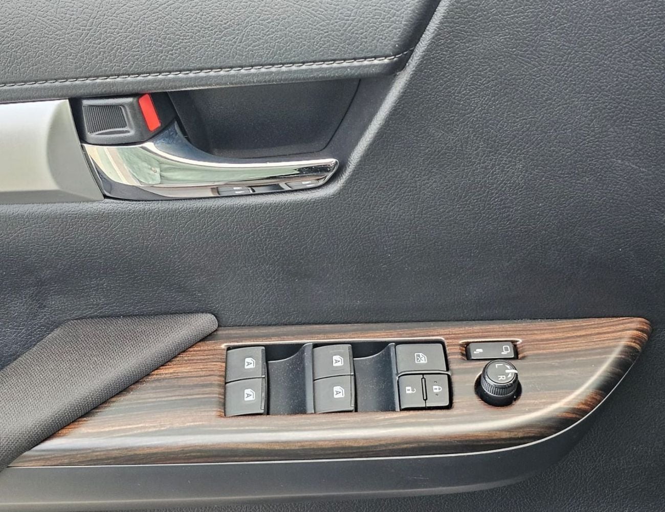 Toyota Hilux TOYOTA HILUX SR5 WIDE BODY DOUBLE CABIN || 2.7L PETROL A/T 4WD | BSM, WINOW VISOR, FOG LIGHTS, WOOD
