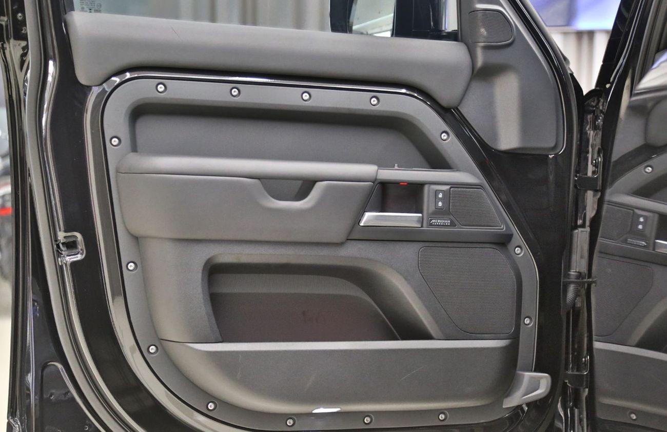 Land Rover Defender 2025 Plug-in P425 German Specification