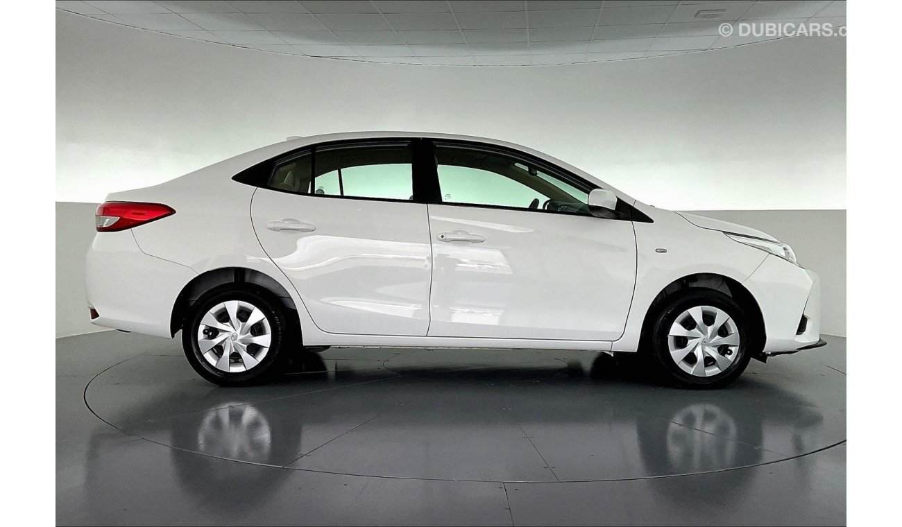 Toyota Yaris SE / E