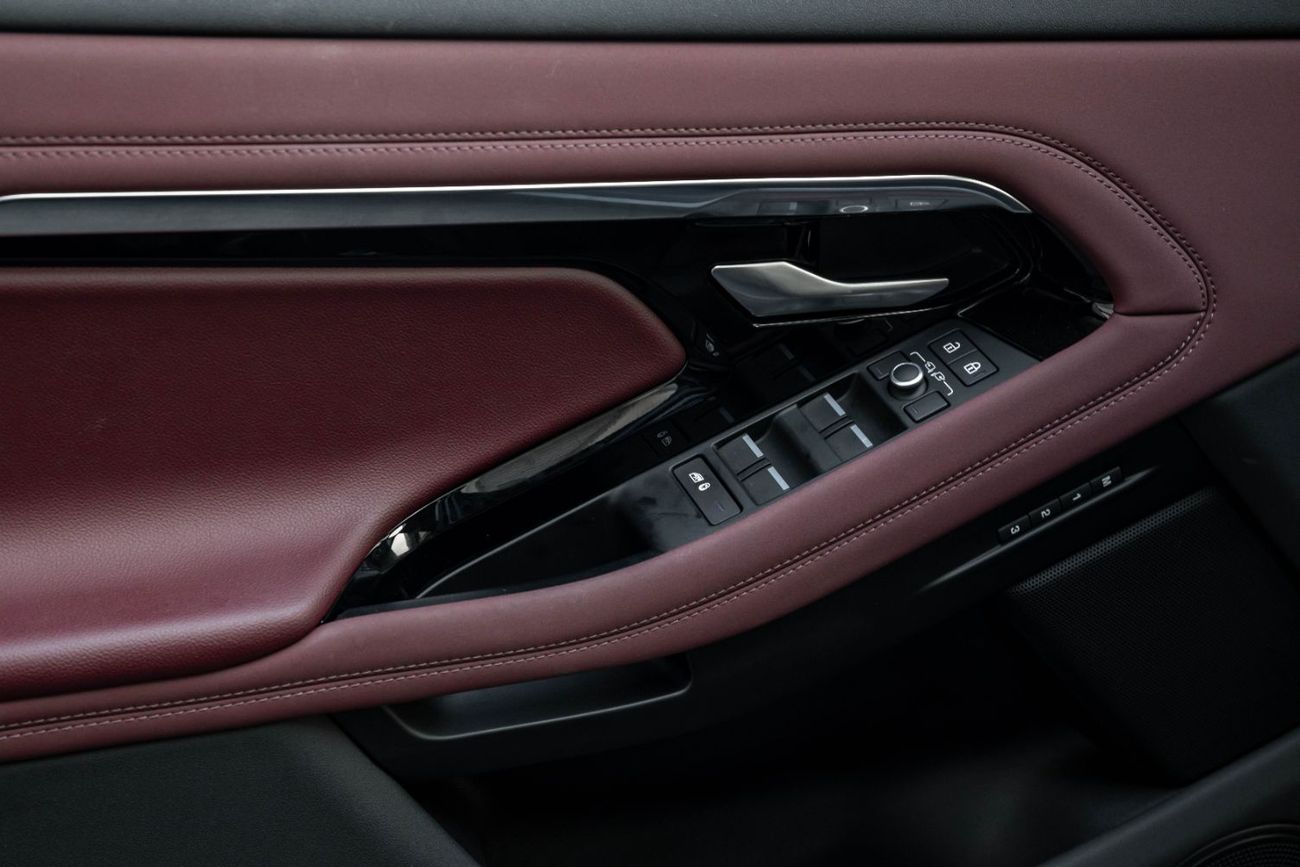 لاند روفر رانج روفر إيفوك Evoque SE P250 R Dynamic | 3,623 P.M  | 0% Downpayment |