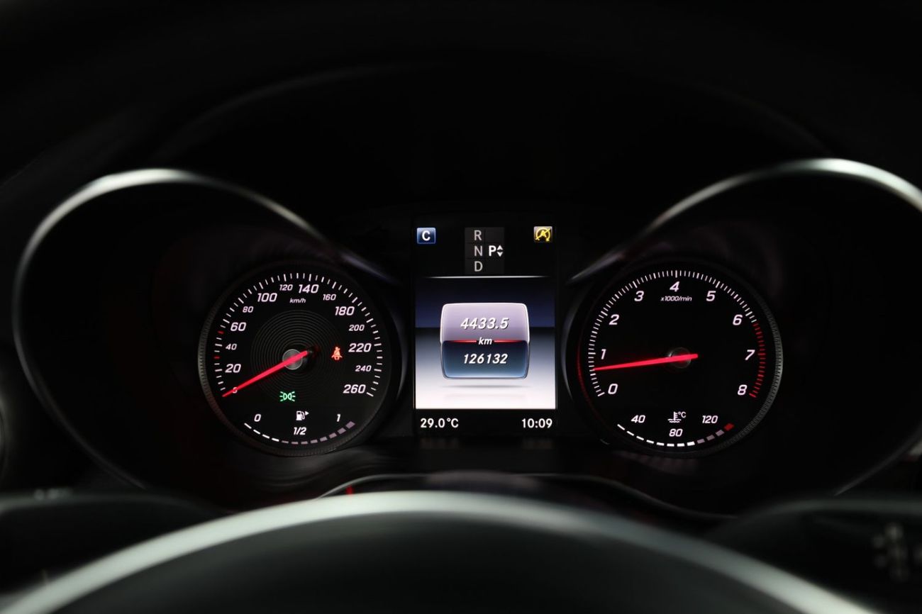 مرسيدس بنز C 300 كوبيه GCC | C300 Coupe | 1950 AED Monthly | Free Insurance + Registration | 2 Years Warranty | Ref#F638630