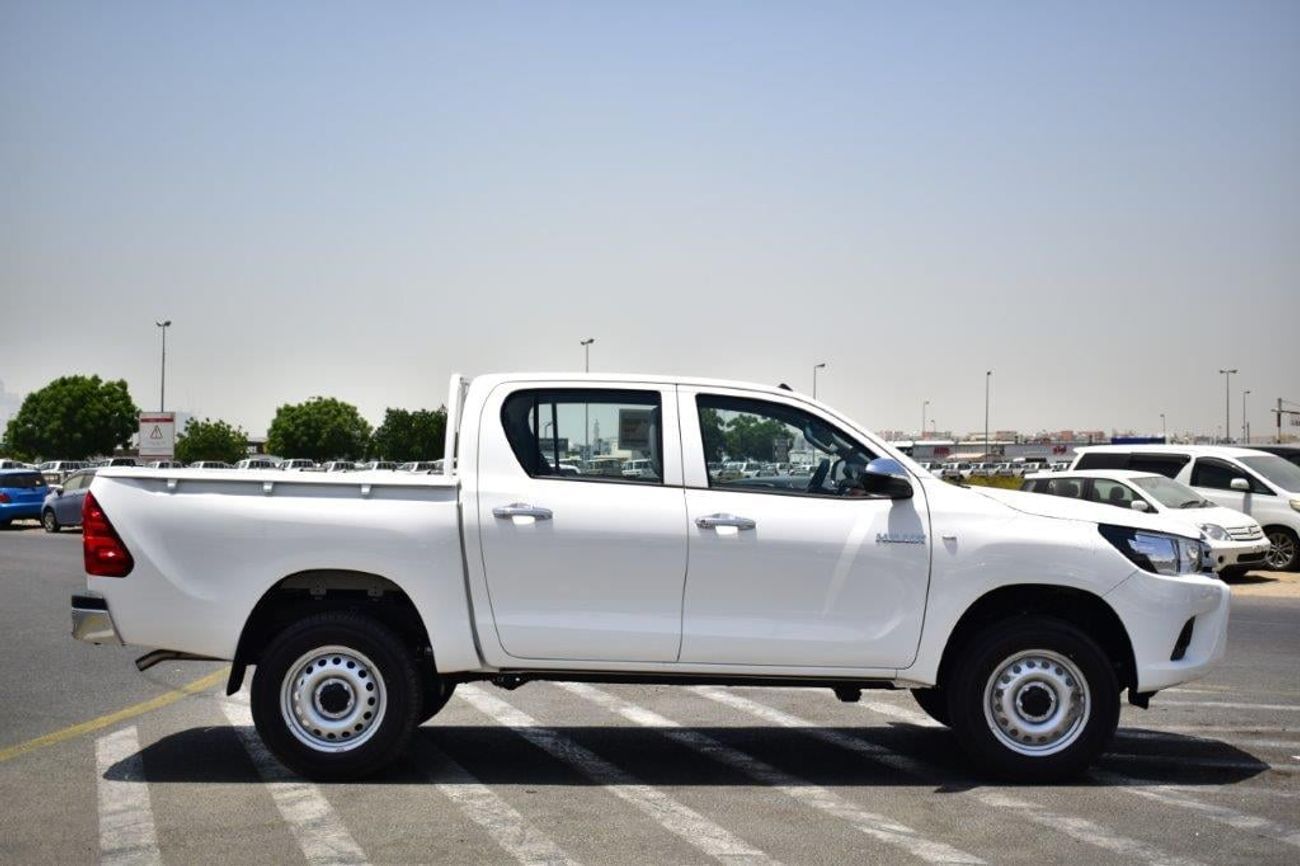تويوتا هيلوكس DLX- E 2.4L Diesel Manual Transmission 6 Seater