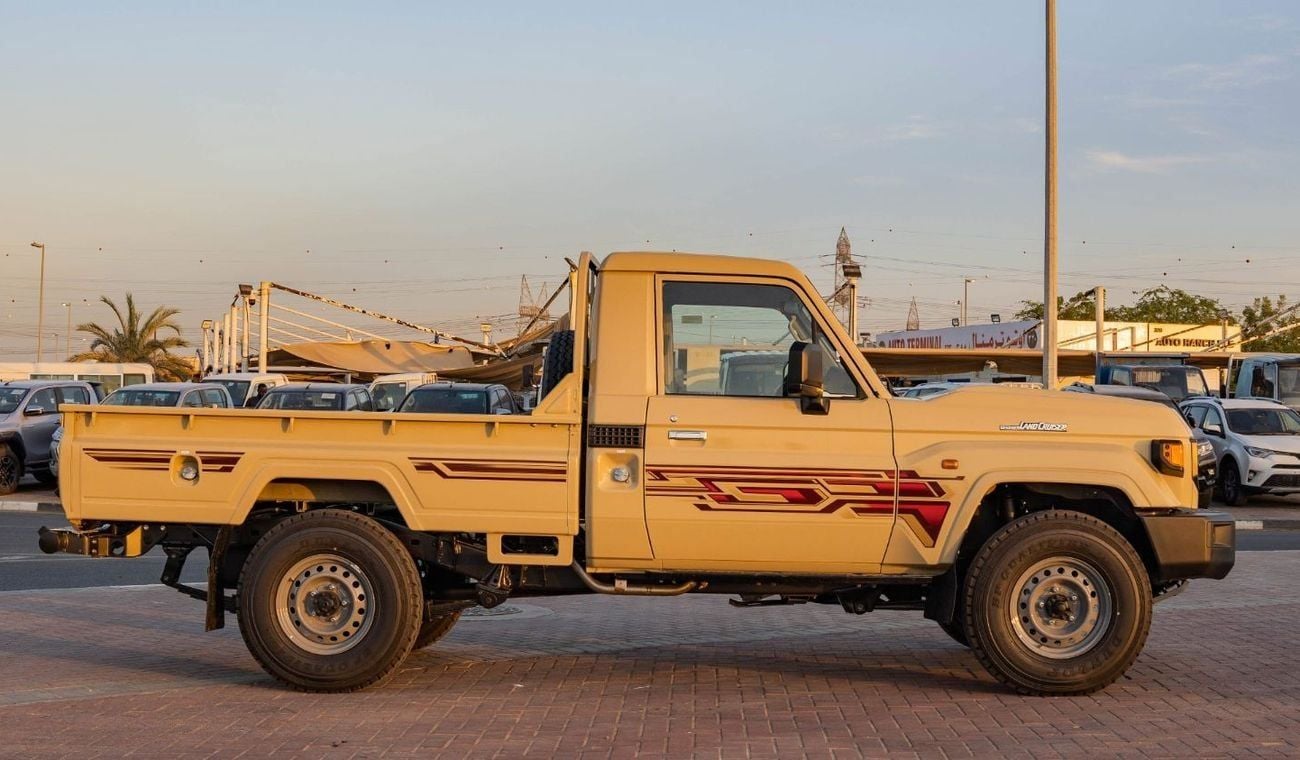 تويوتا لاند كروزر بيك آب 2025 Toyota Land Cruiser LC 79 SC 4.0L AT Petrol Basic with Fridge (Beige)