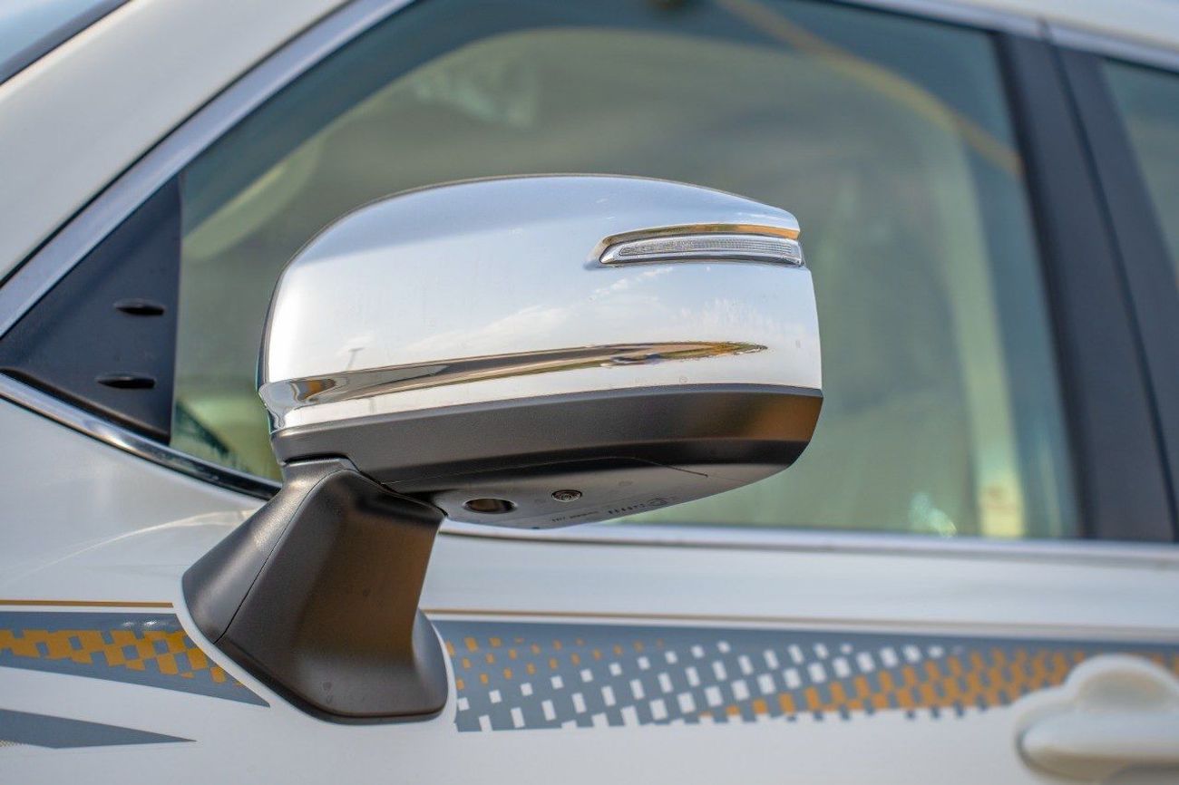 تويوتا لاند كروزر Lc300 VX 4 0L petrol engine 2025 LHD white  with beige interior