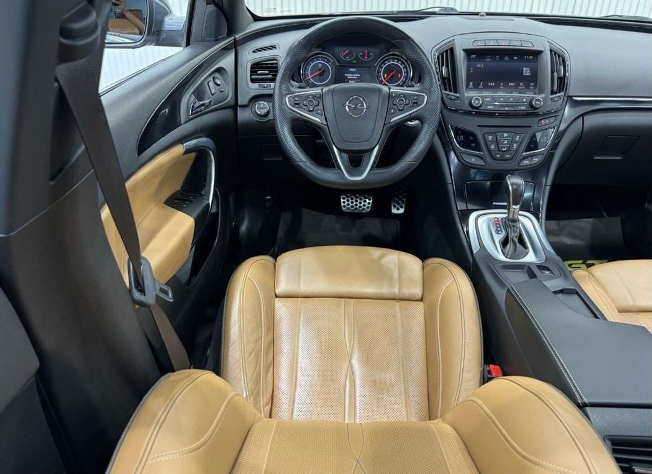 أوبل إنسيجنيا Std 1.6L 2017 Opel Insignia Turbo OPC Line, Full Options, Service History, Excellent Condition, GCC