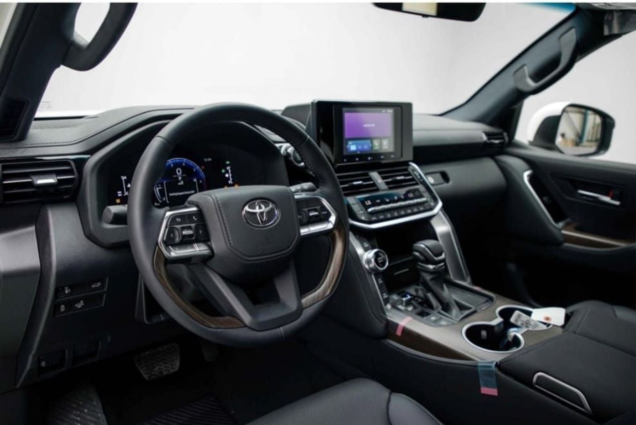 تويوتا لاند كروزر Toyota Land Cruiser GXR is a 7-seater, 4WD SUV with a 4.0L