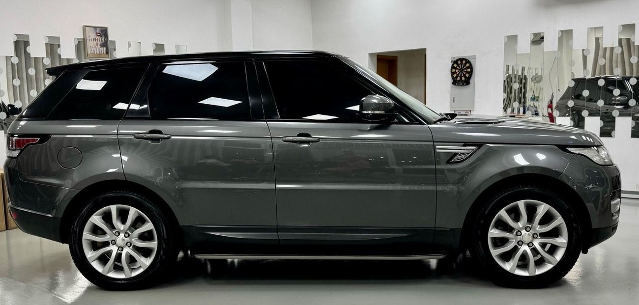 Land Rover Range Rover Sport GCC .. FSH .. V6 .. HSE .. 7 Seats .. DVD .. Top Range