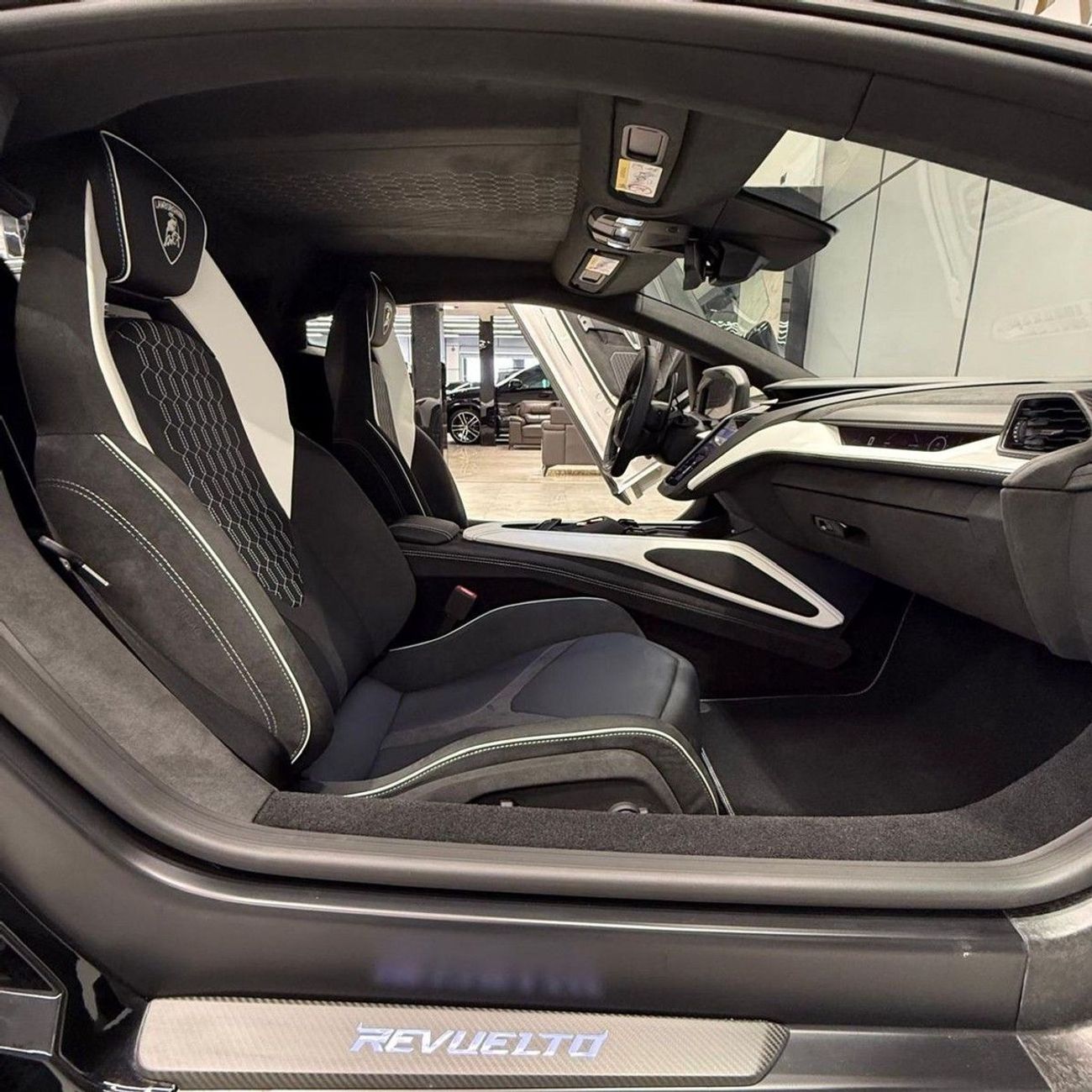 لامبورغيني ريفويلتو STD Lamborghini Revuelto 2025 مواصفات يابانية