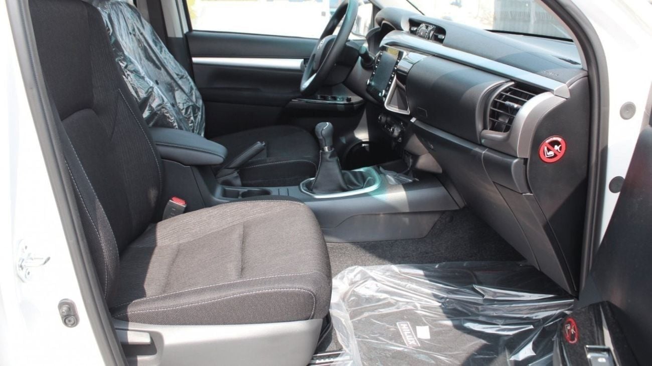 Toyota Hilux SGLX TOYOTA HILUX 2.4L GLX D DC 4WD MT (Export Only)