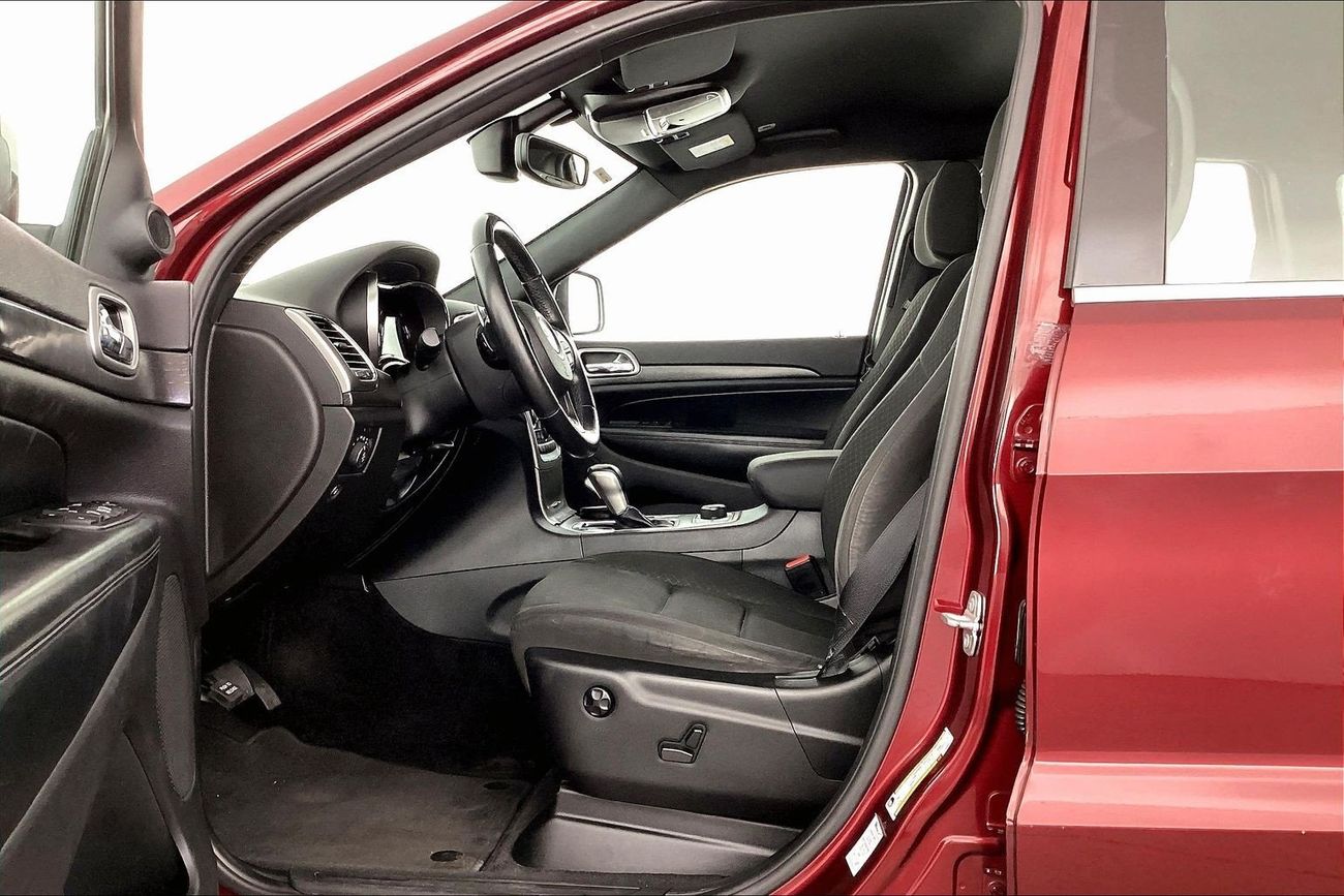 جيب جراند شيروكي Laredo | National Day Celebration | شامل الضمان | 0 ﺪﻔﻋﺓ ﺃﻮﻟﻯ