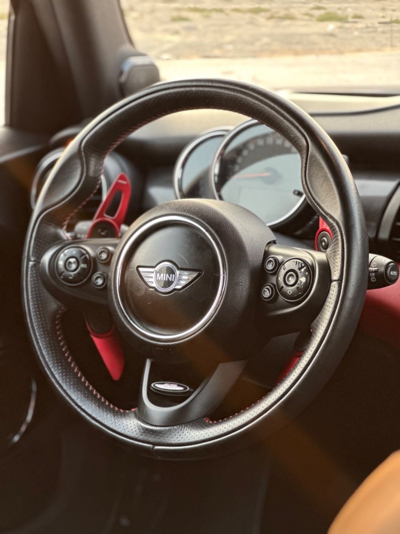 ميني كوبر إس موديل 2015 خليجي فل مواصفات بانوراما السياره حاله ممتازه من الداخل و الخارج فل مواصفات بانوراما