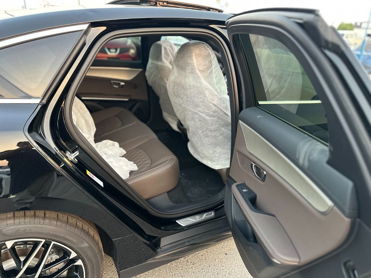 BYD HAN BYD HAN  -EV Range 605 KM