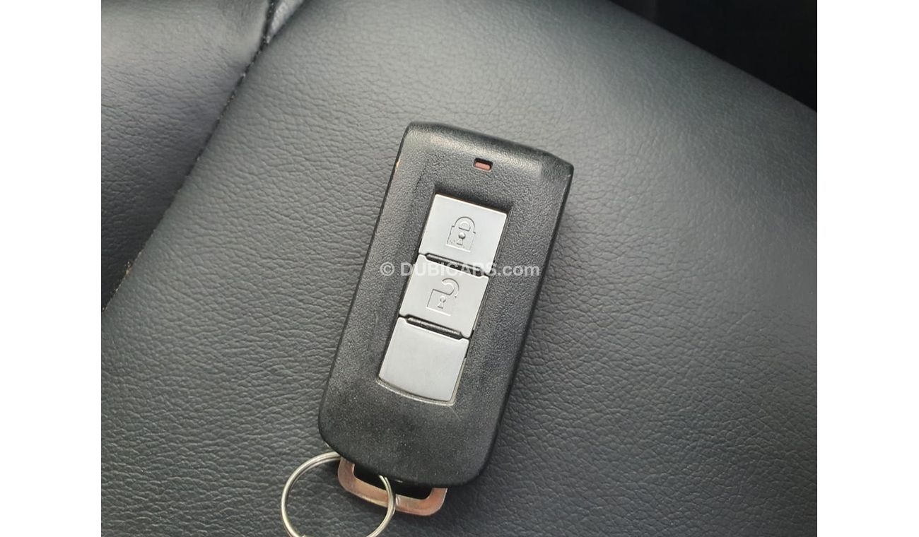 Mitsubishi Pajero DIESEL 2.4 L RIGHT HAND DRIVE FULL OPTIONS