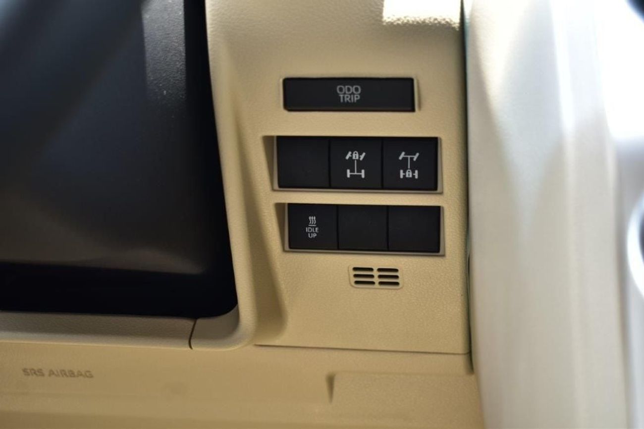 Toyota Land Cruiser GX 3.3L V6  DIESEL 7 SEAT AUTOMATIC TRANSMISSION