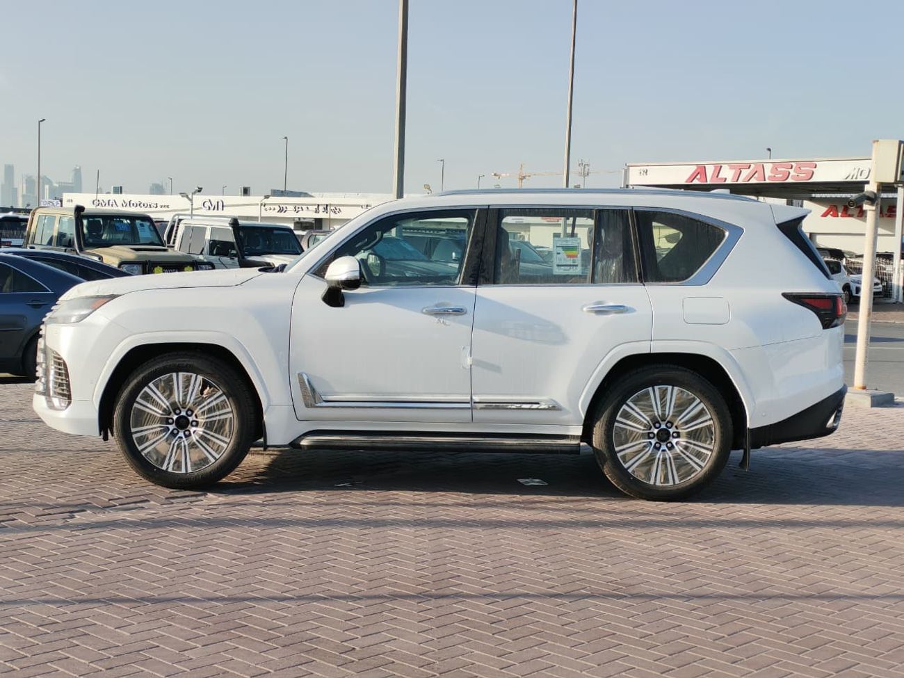 لكزس LX 700h 2026 Lexus LX700h Signature 7-Seater HEV  3.5L V6 Twin-Turbo Petrol A/T 4WD Export Only