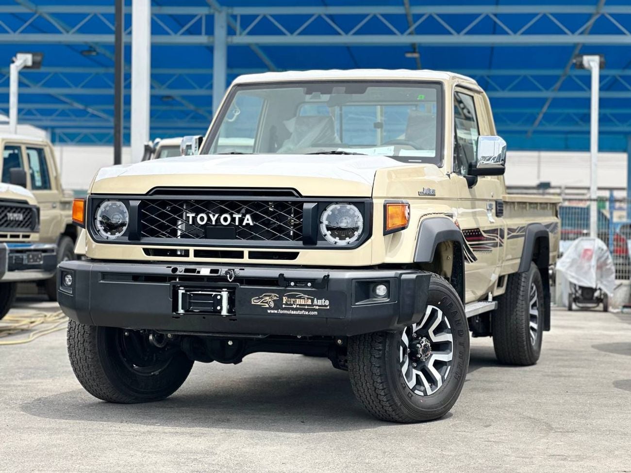 تويوتا لاند كروزر بيك آب S/C LC79 4.0 A/T PTR // 2026 // كاملة المواصفات مع رادار، صندوق تبريد، قفل تفاضلي، مشغل DVD وكاميرا